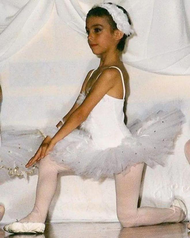 整形超10次生俩娃依然等不来一纸婚约？澳门新葡京入口甜美柜姐做C罗9年女友(图33)