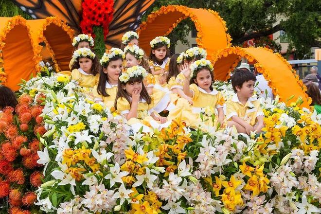 整形超10次生俩娃依然等不来一纸婚约？澳门新葡京入口甜美柜姐做C罗9年女友(图27)